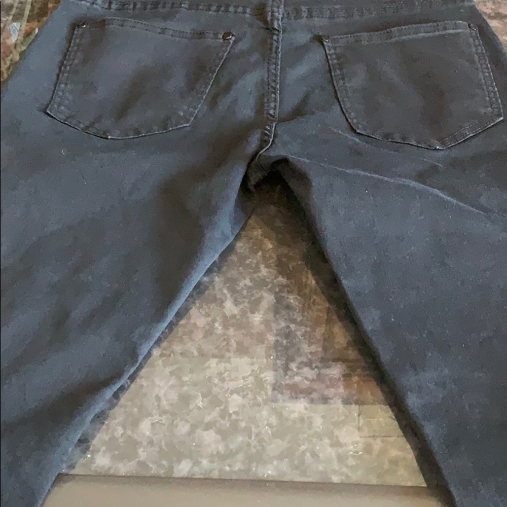 Men’s black ripped jeans. Size 33 - Picture 5 of 7